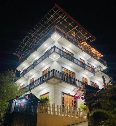 Harispattuwa Hotel | Hotel White House