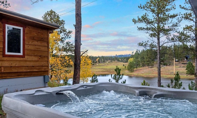 Custer Cabin | Hottub Hideaway: Firepit + Sauna + Views + Wildlife