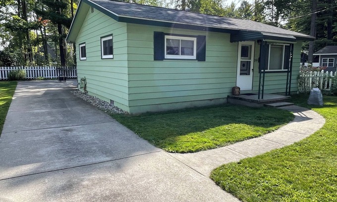 Prudenville Cabin | Houghton Lake cabin with garage game room lounge. No cleaning fees.