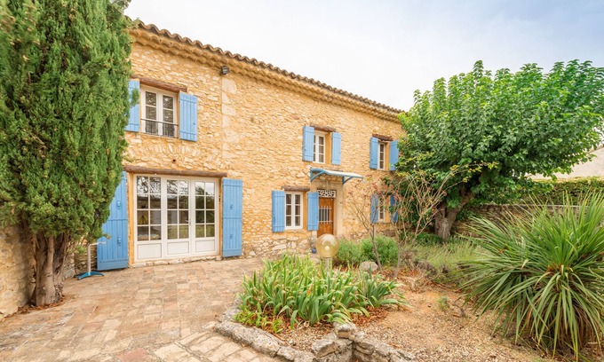 Saint-Saturnin-les-Apt House | House 12 people with swimming pool in the heart of the Luberon