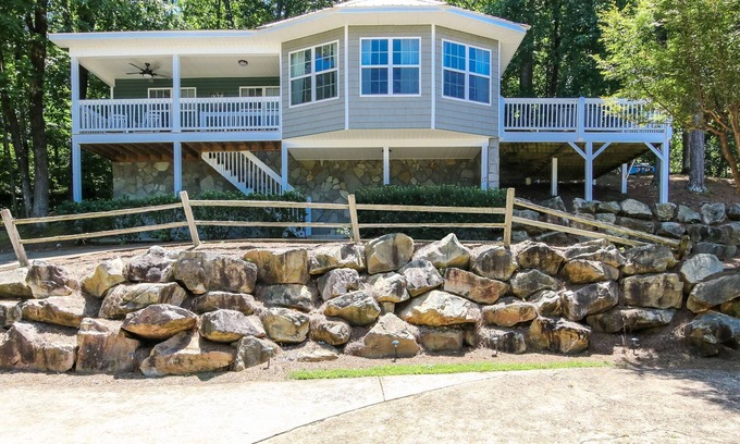 Leesburg House | House #17 On The Rocks (no pets) Lake View