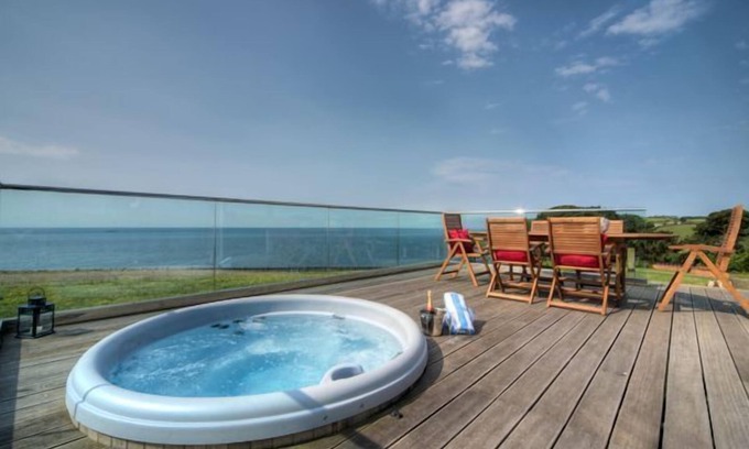 Talland Cottage | House 38 - sleeps 6 guests in 3 bedrooms