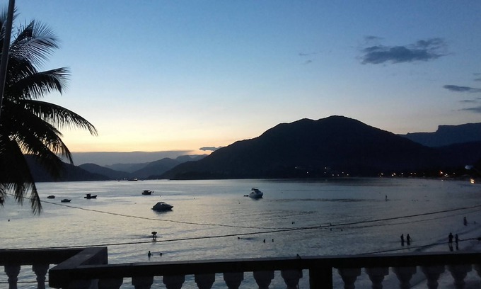 Praia da Enseada House | House by the sea! Foot on the sand! Incredible view!