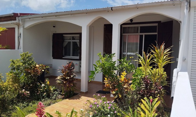 Les Abymes House | House Casa Créole spa, central location