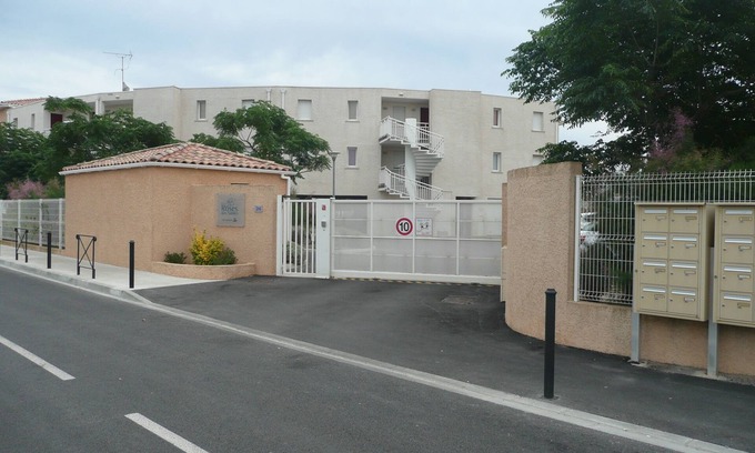 Marseillan House | HOUSE DIRECT ACCESS BEACH TWO BEDROOM facing the Grenadines