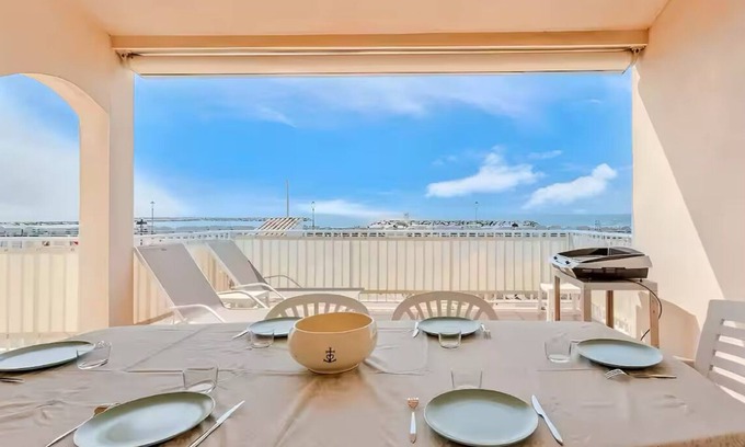 Saintes-Maries-de-la-Mer House | HOUSE FACING THE BEACH, LARGE TERRACE WITH SEA VIEW, AIR CONDITIONING, TOWN CENTER, 3 BEDROOMS