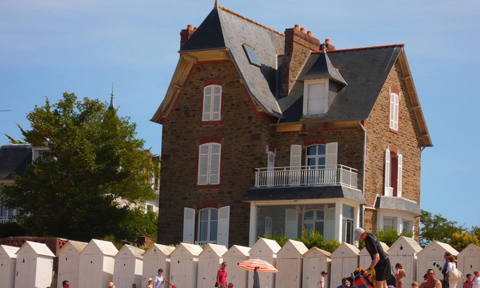 Saint-Briac-sur-Mer House | House feet in the water