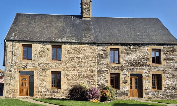 Tirepied Cottage | House for 7 people with garden, pets allowed