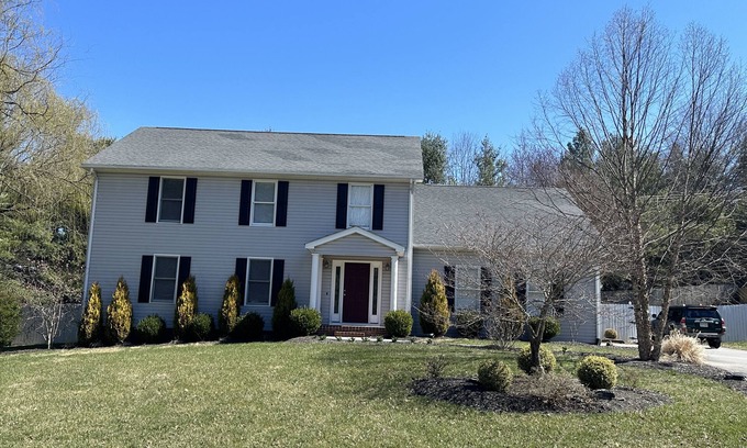 Blacksburg House | House for Graduation Weekend in Blacksburg, VA 5 minutes from campus!