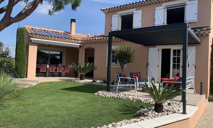 Entraigues-sur-la-Sorgue House | HOUSE WITH GARDEN AND HEATED POOL/SPA. NEAR AVIGNON