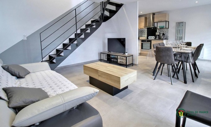Moreac House | House