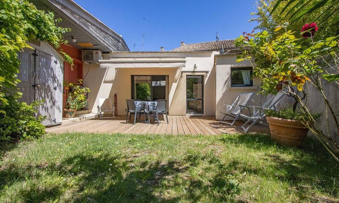 Saint-Paul-Trois-Chateaux Ski Chalet | House for rent, private garden, Drôme Provençale