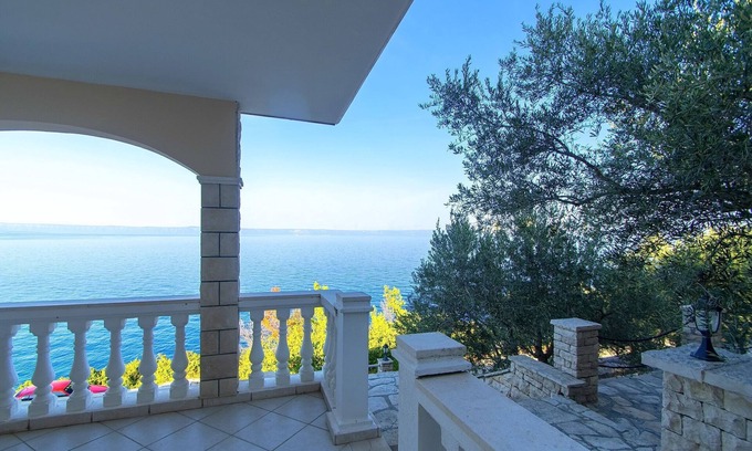 Prigradica House | House Green Side Sunset- Four Bedroom House with Pool and Sea View