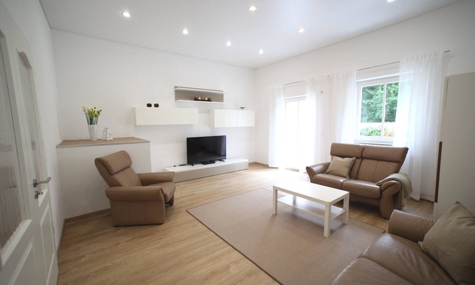 Memmingen House | House in Memmingen Altstadt in the Allgäu, terrace, garden, train station, airport