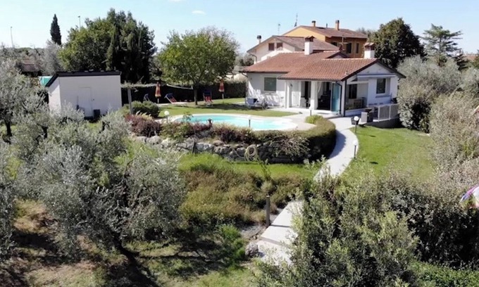 Larciano House | House in modern style with swimming-pool