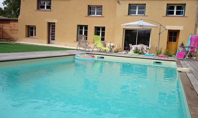 Crezancy-en-Sancerre House | house in the vineyards, 6/8 people, private heated swimming pool wifi, linen