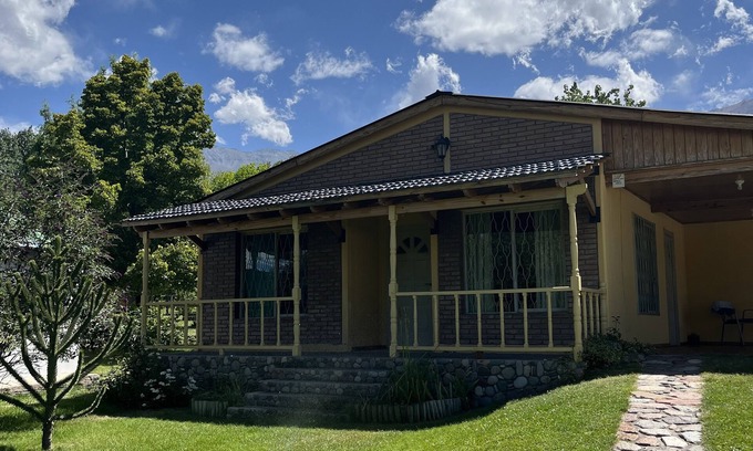 Potrerillos House | House in the mountains a few meters from a beautiful stream.