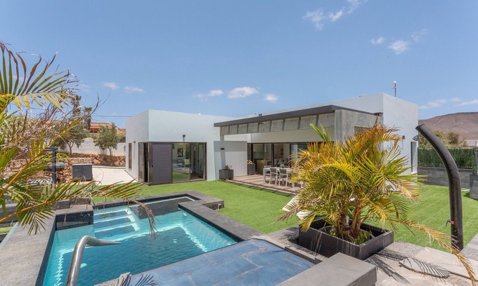 Triquivijate House | House 'Laian Branded Residensed' with Private Pool and Air Conditioning