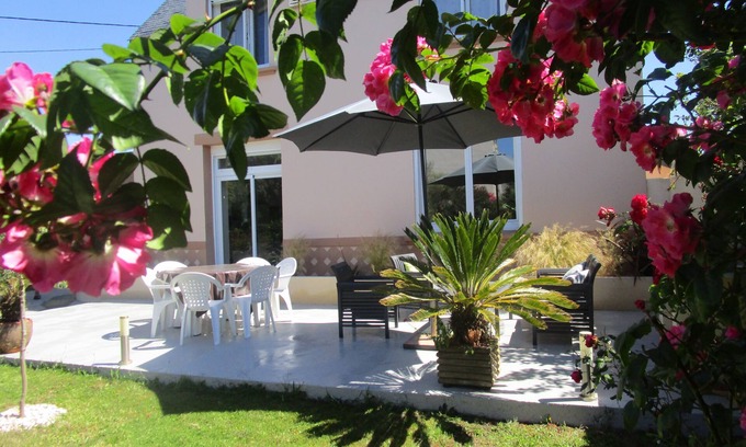 Saint-Guenole House | House near the beach of PORS CARN, classified 3 stars, enclosed garden (animals)