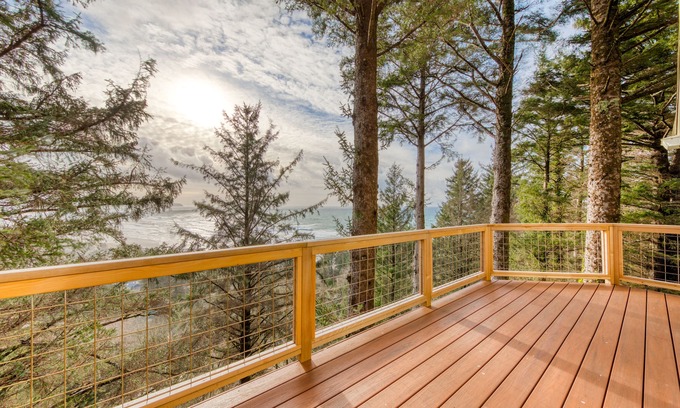 Oceanside House | House near the beach with ocean views, wood stove, & telescope