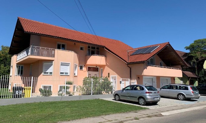 Calea Sever Bocu Apartment | House of Peace- Souterrain- 7 Personen -4 Zimmer