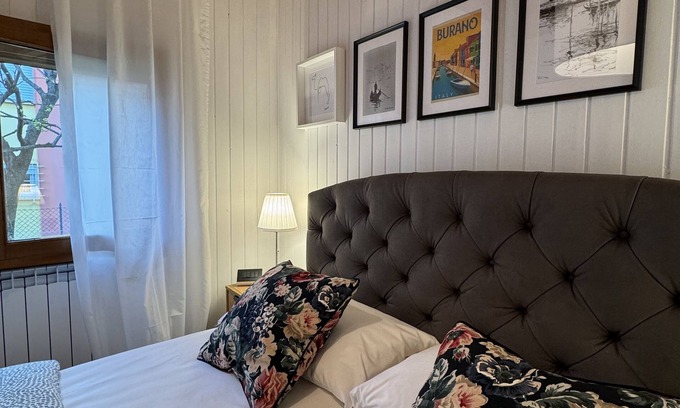 Spinea House | House of the Apricot trees - independent house/free parking