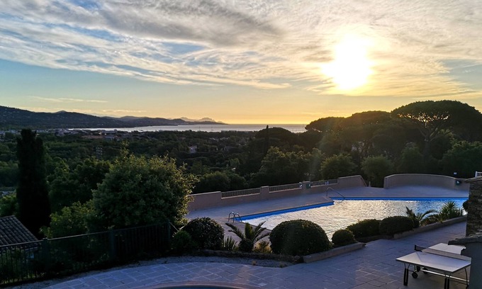 Cogolin House | House on the Gulf of Saint Tropez with a view of Grimaud