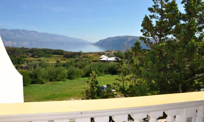 Lopar Apartment | House overlooking paradise beach