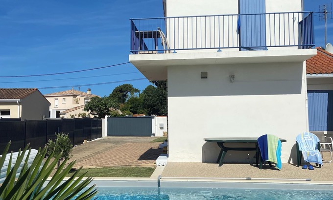 Saint-Palais-sur-Mer House | House Rental with Wifi Pool in Saint-Palais-sur-Mer