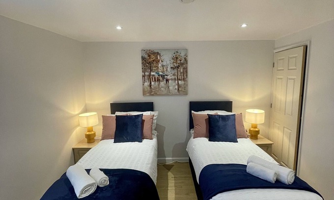 Cheltenham House | House - Spacious Quality Double Room - Rentals