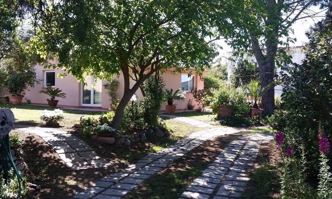 Quartu Sant'Elena House | House with big garden 2km from Poetto beach