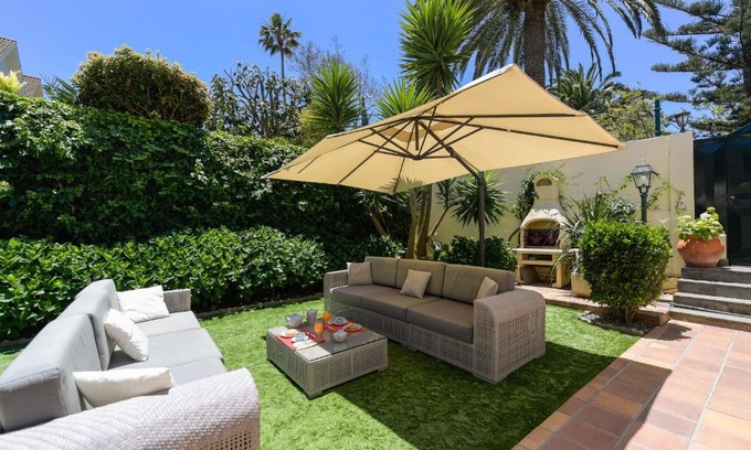 Las Brisas House | House with cozy garden BBQ and free parking