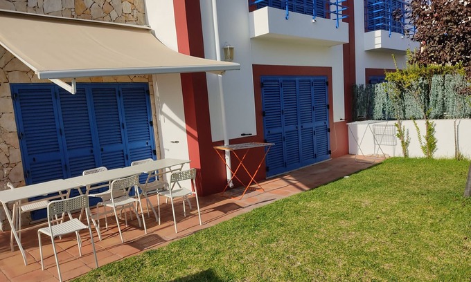 Manta Rota House | House with garden near the beach