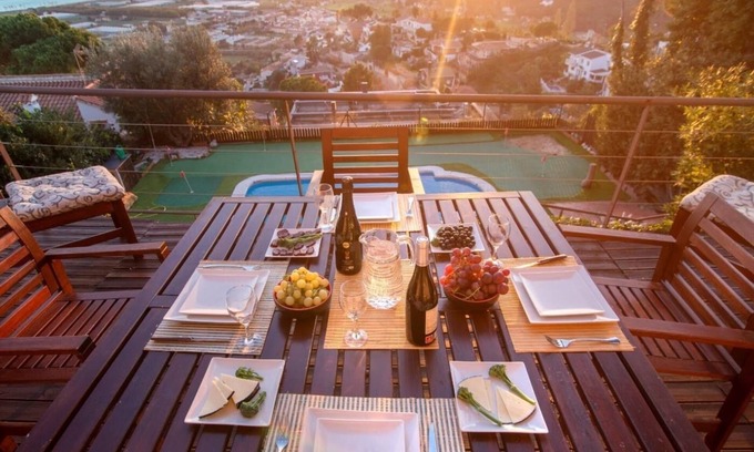 Santa Susanna Villa | House with heated pool 29ºC