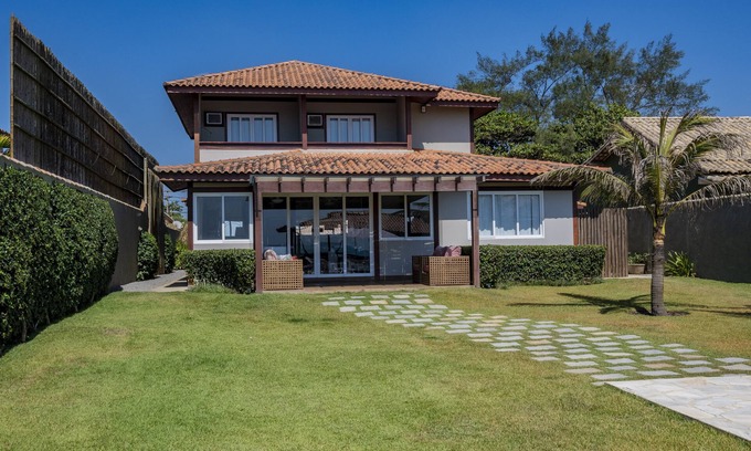 Praia Rasa House | House with pool and foot in the sand