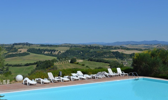Asciano Apartment | House with private terrace and exceptional view Crete Senesi