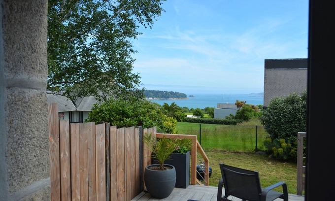 Carantec House | House with sea view and enclosed garden.