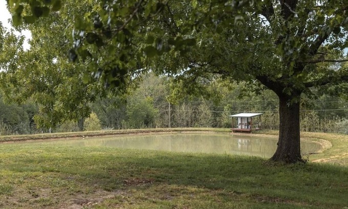 Waynesville House | House with stocked pond near Leonard Wood; events allowed with prior approval