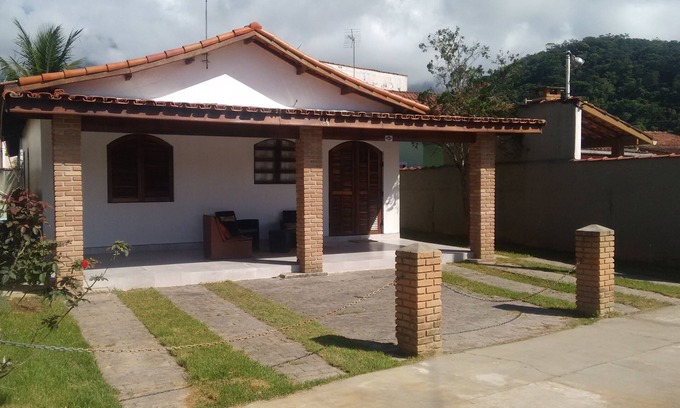 Caraguatatuba House | HOUSE WITH SWIMMING POOL AND INTERNET Gated community, in front of the beach of Massaguaçu.