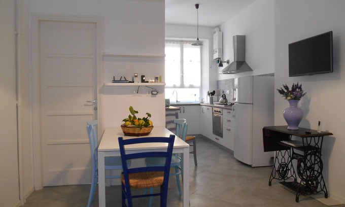 Gianicolo Apartment | House with terrace near Trastevere Station - Accommodation "The Pomegranate"