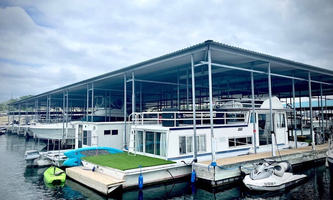 Rocky Ridge Boat Rental | Houseboat *Casa Ocaso* on Beautiful Lake Travis