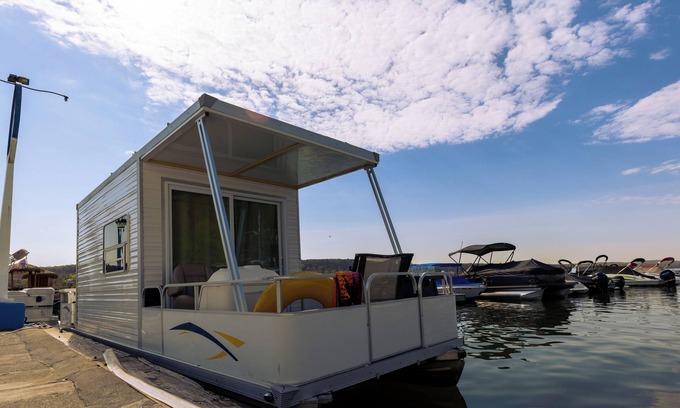 West Milford House | Houseboat Paradise Vacation