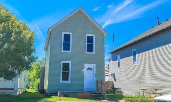 West Columbus House | Housepitality - Farmhouse Cottage - New Renovation