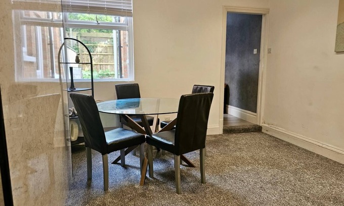 Welford House | HouseSleeps6-Garden-FreeParking-Wifi-CityRetreat