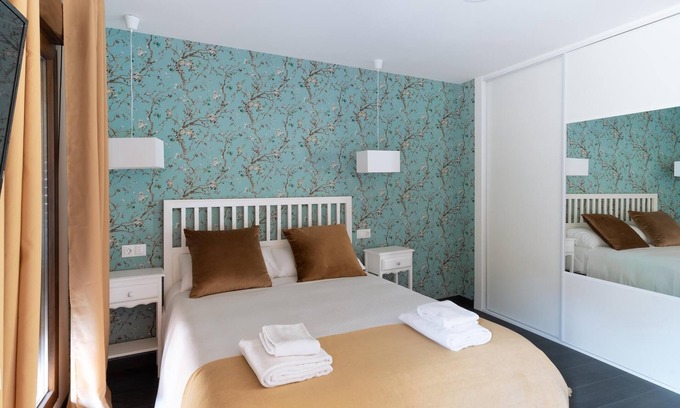 Old Town Apartment | Housingleon- Five Rooms Barrio Húmedo