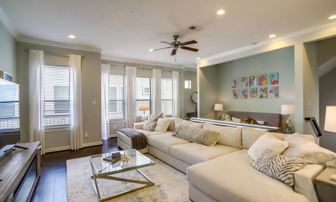 Washington Ave./ Memorial Park House | Houston Home w/Rooftop Patio & Downtown Views!