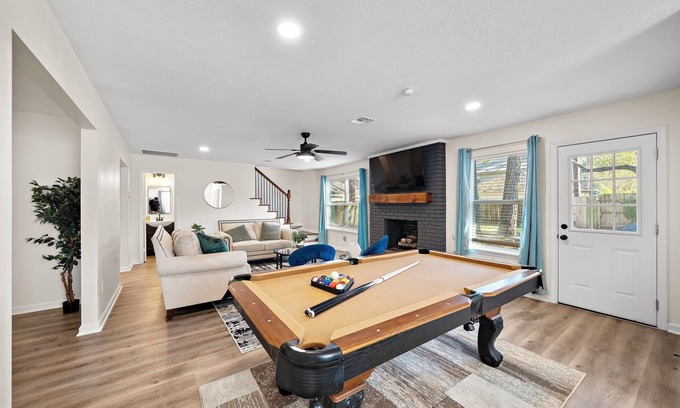 Ponderosa Forest House | Houston Stay | Game Room | BBQ Yard | Sleeps 16