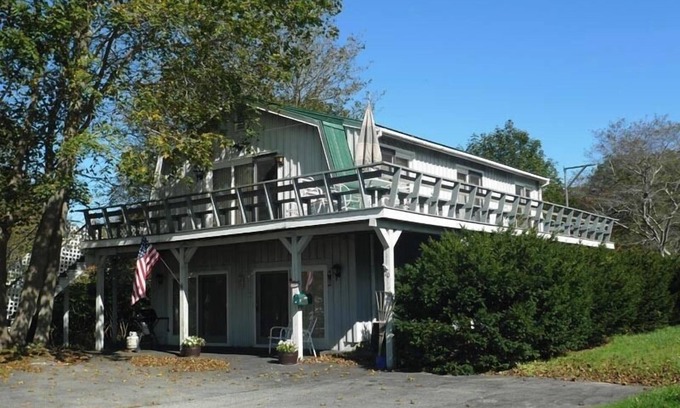 Boothbay Harbor Apartment | Hove To - Upstairs - Close to Downtown Boothbay Harbor!