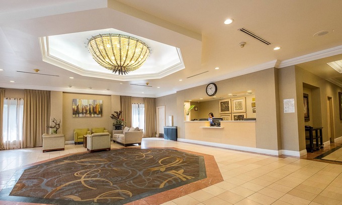 Northwest Anaheim Hotel | Howard Johnson by Wyndham Fullerton/Anaheim Conference Cntr