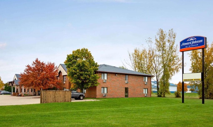 Waterloo Hotel | Howard Johnson by Wyndham Waterloo/Cedar Falls